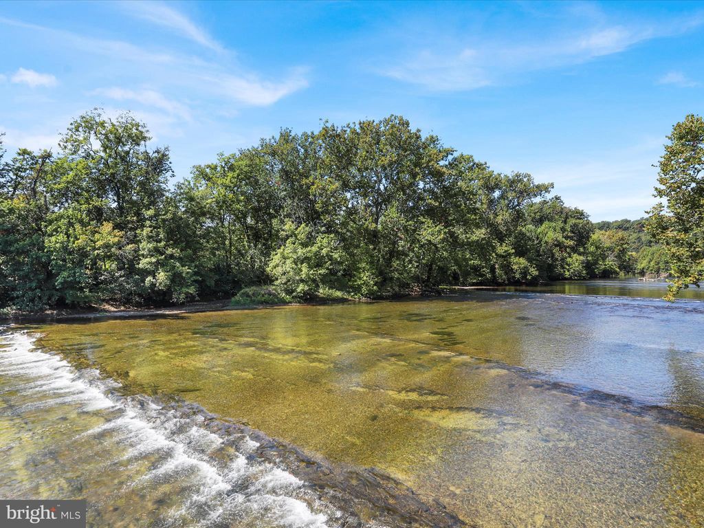 Photo of 570 Cedar Road, STRASBURG, VA 22657 (MLS # VASH2012598)