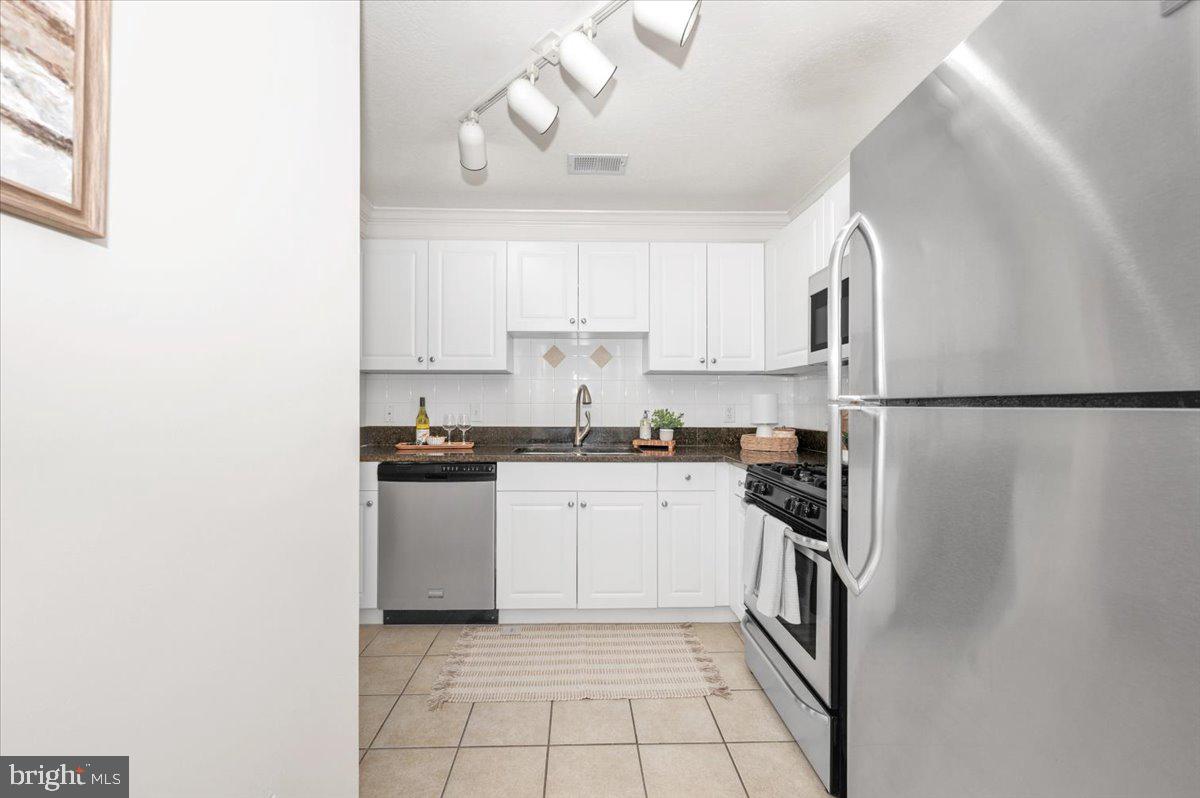 THE COLONNADE AT KENTLANDS - Residential