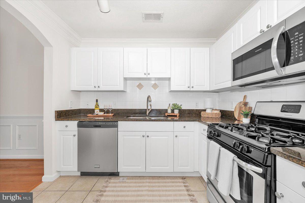 THE COLONNADE AT KENTLANDS - Residential