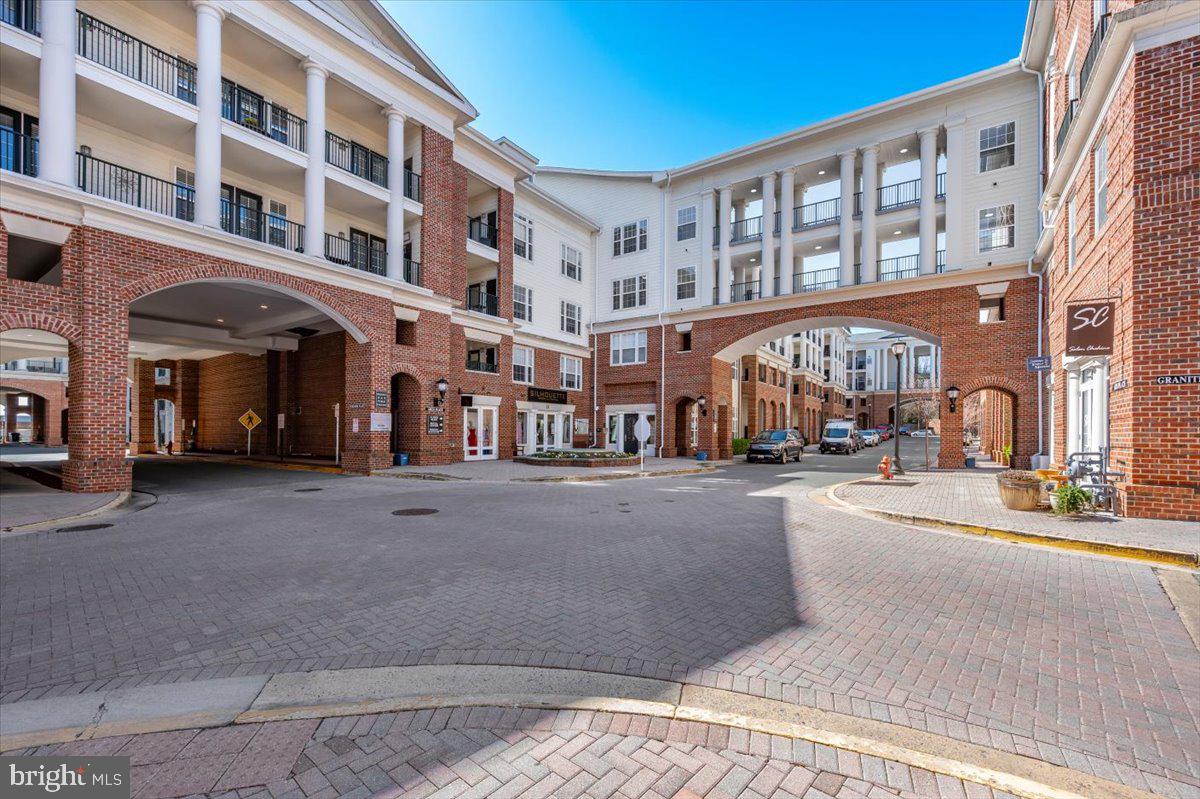 THE COLONNADE AT KENTLANDS - Residential
