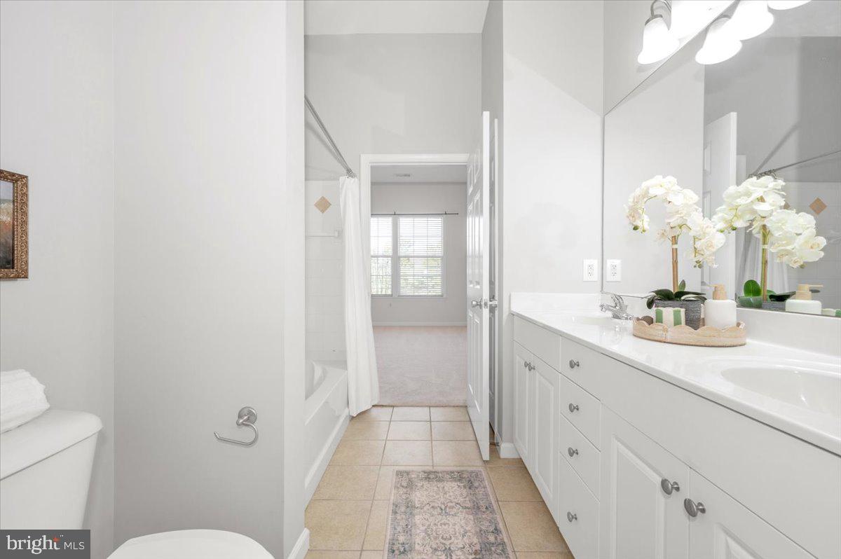 THE COLONNADE AT KENTLANDS - Residential