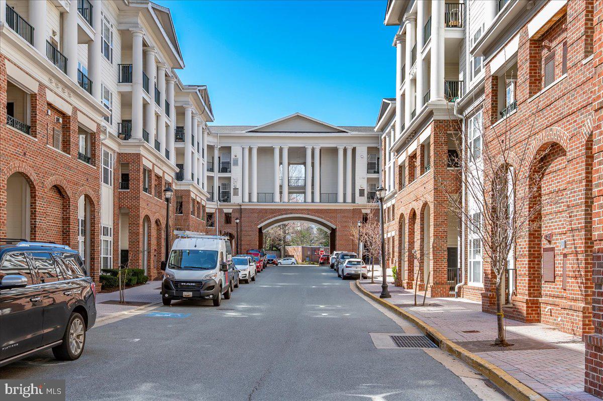 THE COLONNADE AT KENTLANDS - Residential