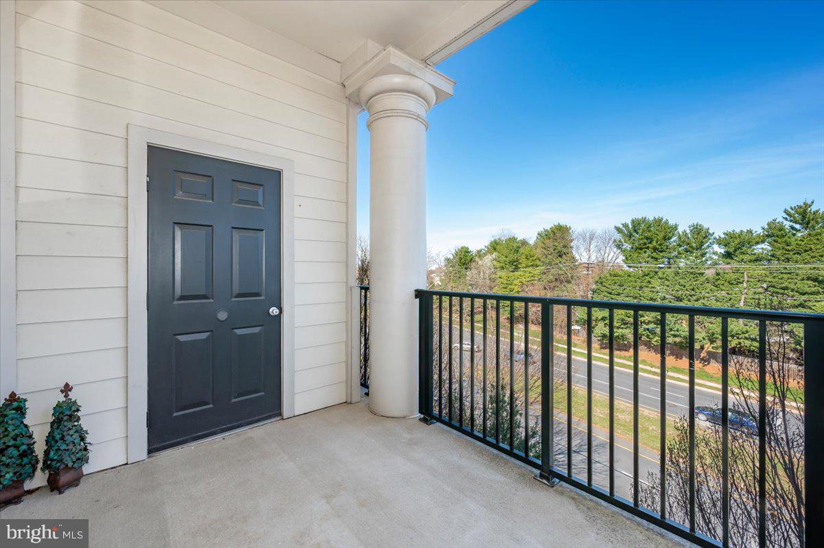 THE COLONNADE AT KENTLANDS - Residential