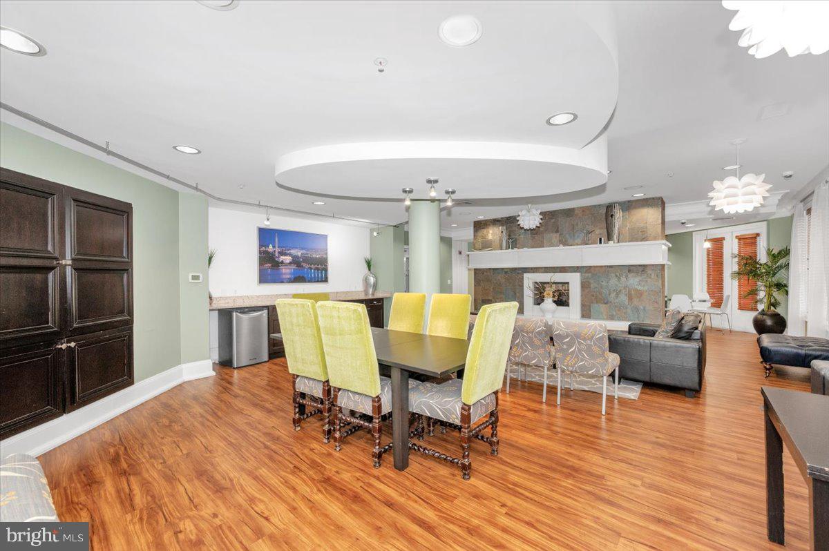 THE COLONNADE AT KENTLANDS - Residential