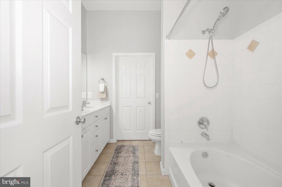 THE COLONNADE AT KENTLANDS - Residential