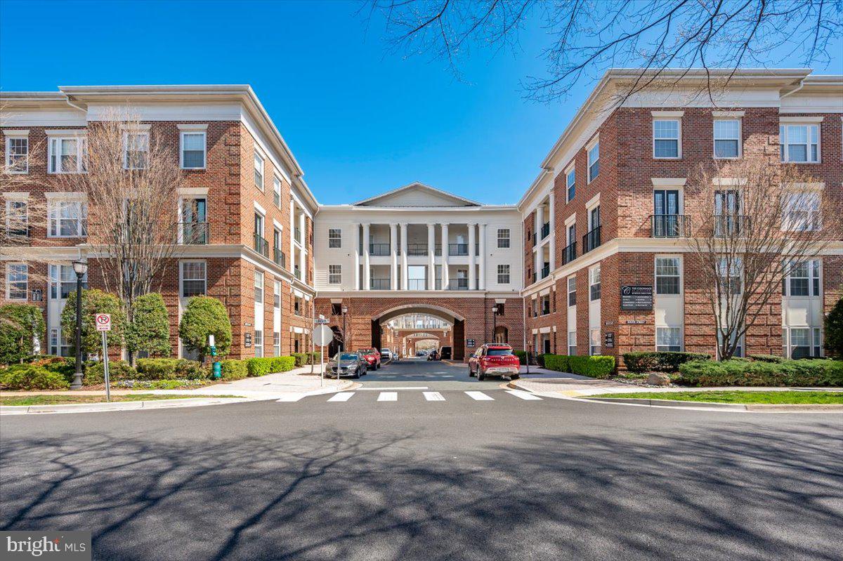 THE COLONNADE AT KENTLANDS - Residential