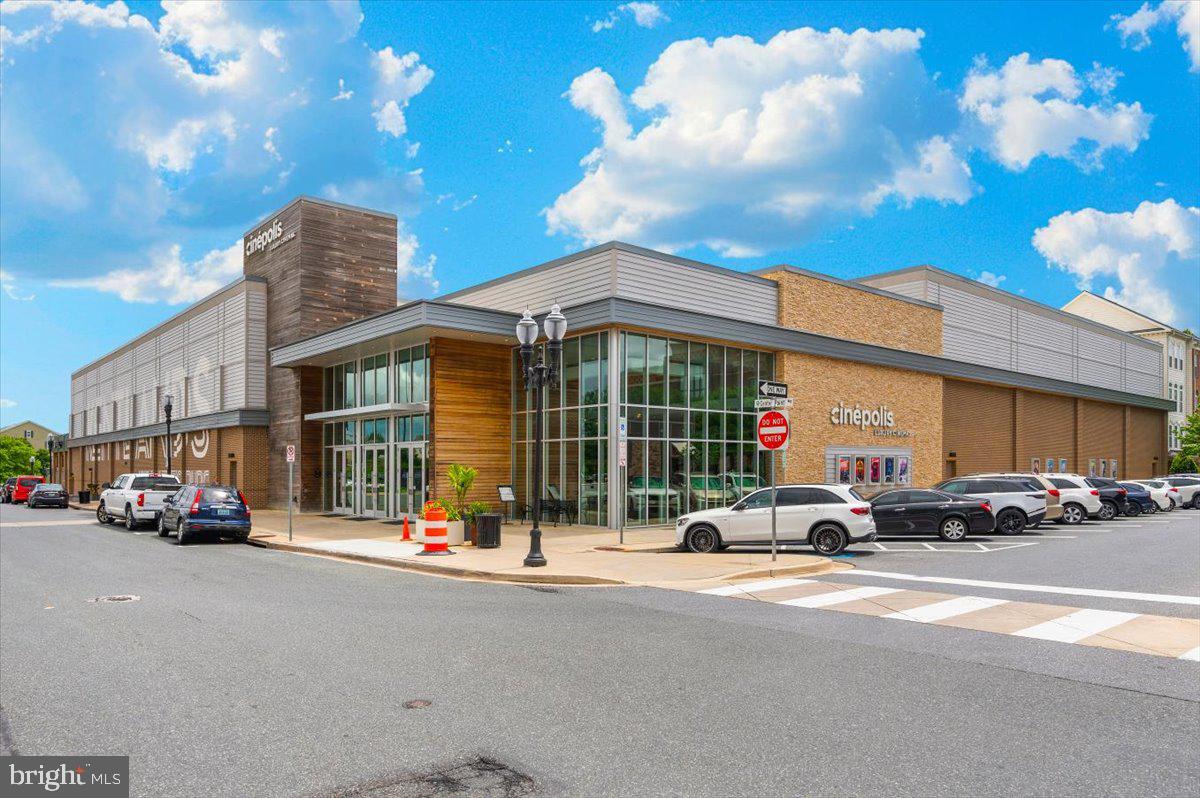 THE COLONNADE AT KENTLANDS - Residential