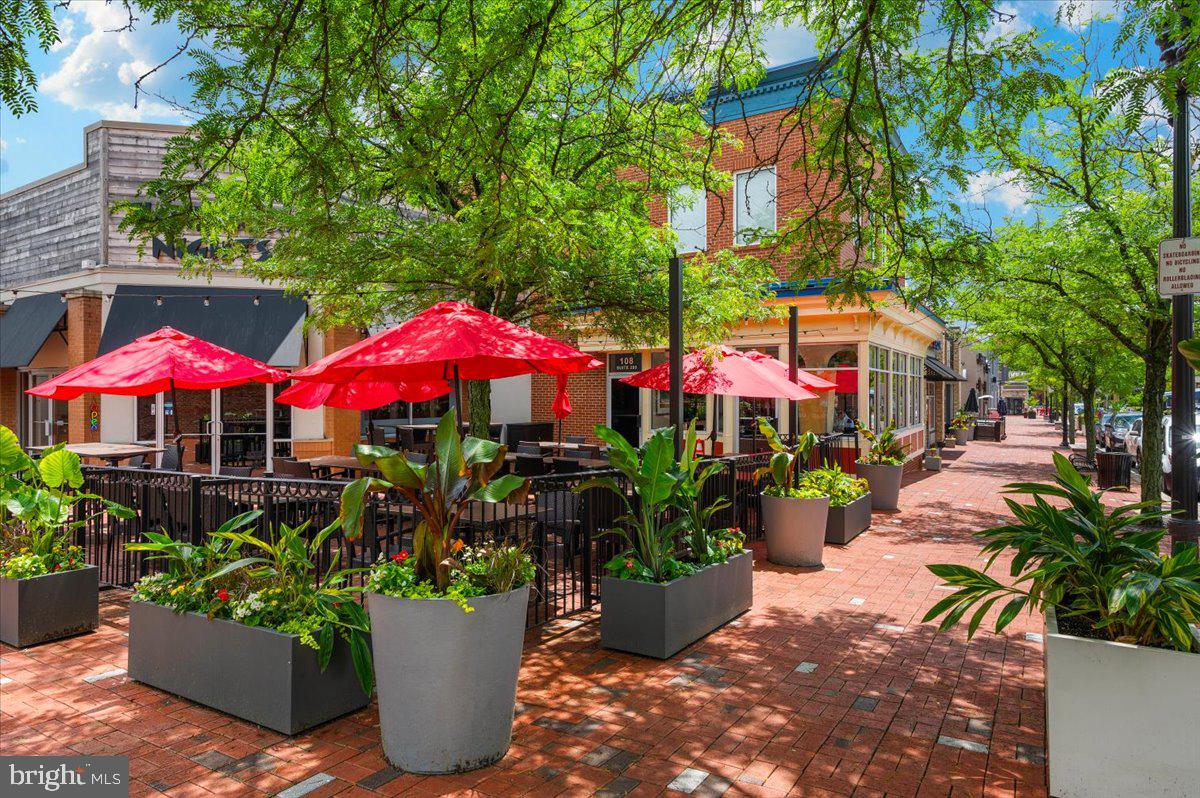 THE COLONNADE AT KENTLANDS - Residential