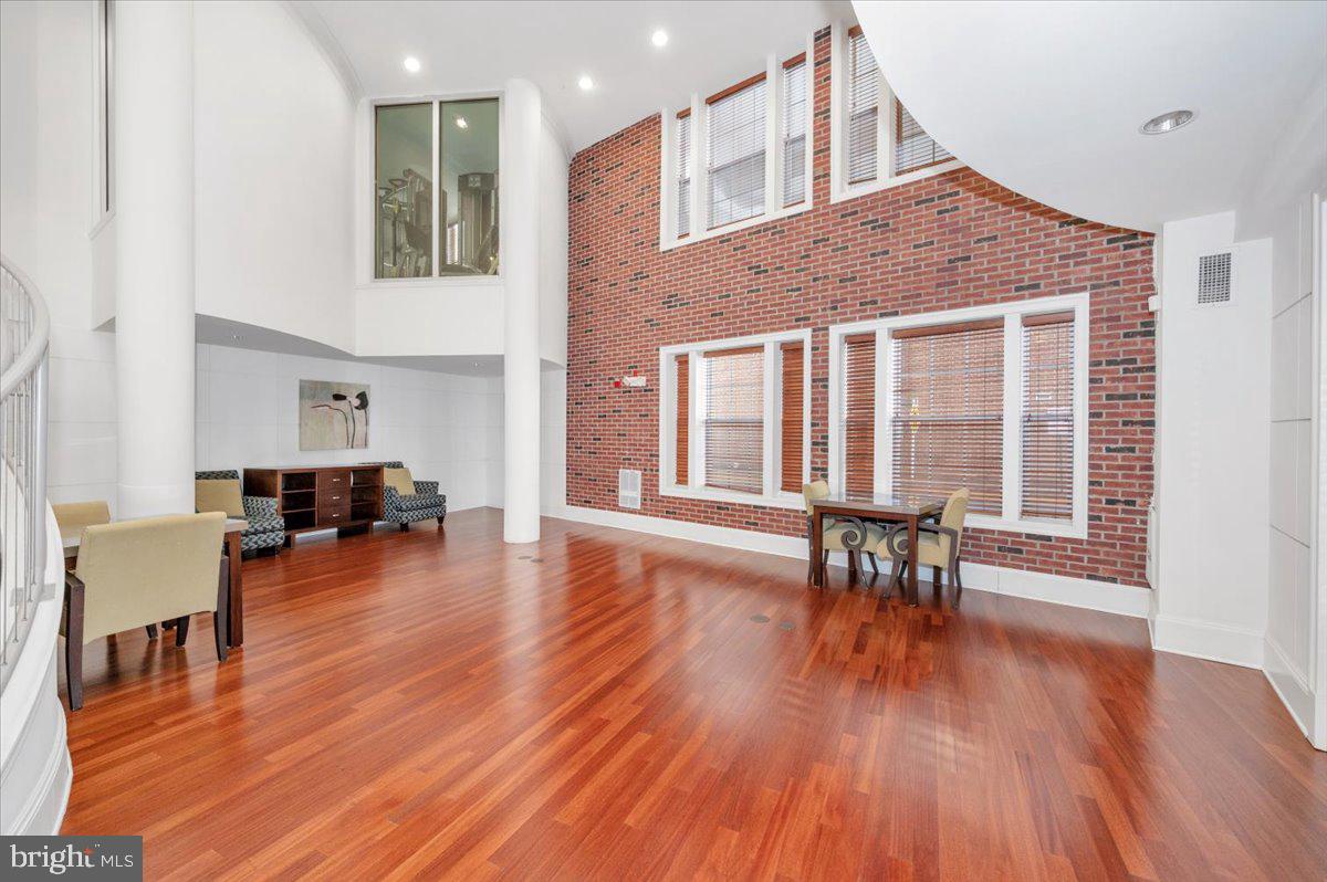 THE COLONNADE AT KENTLANDS - Residential