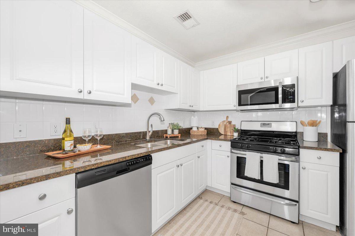 THE COLONNADE AT KENTLANDS - Residential