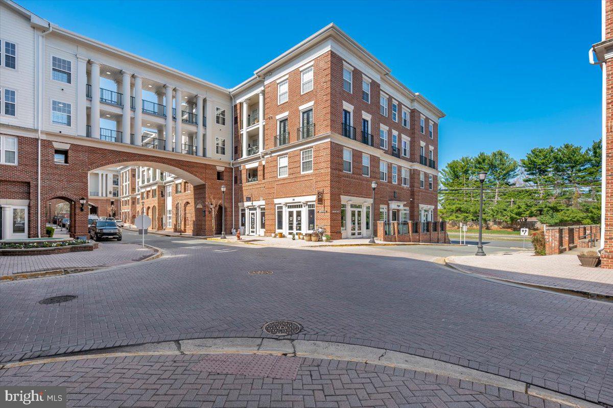 THE COLONNADE AT KENTLANDS - Residential