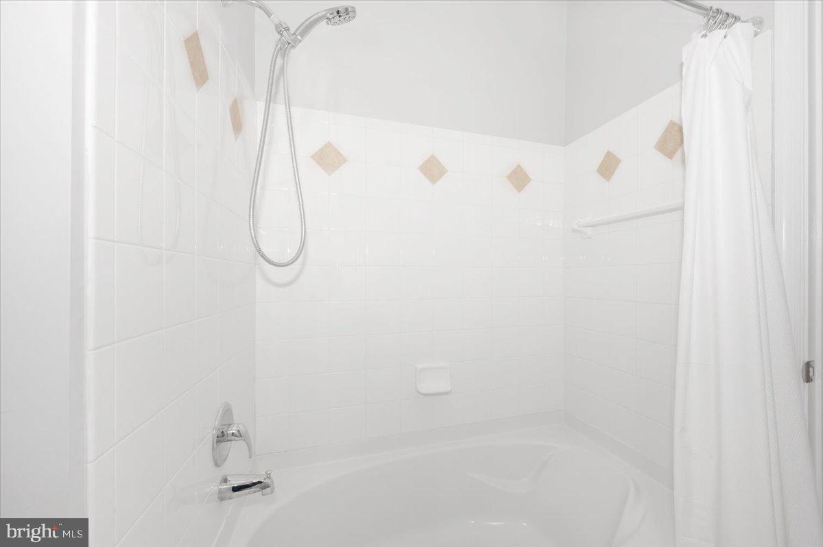 THE COLONNADE AT KENTLANDS - Residential