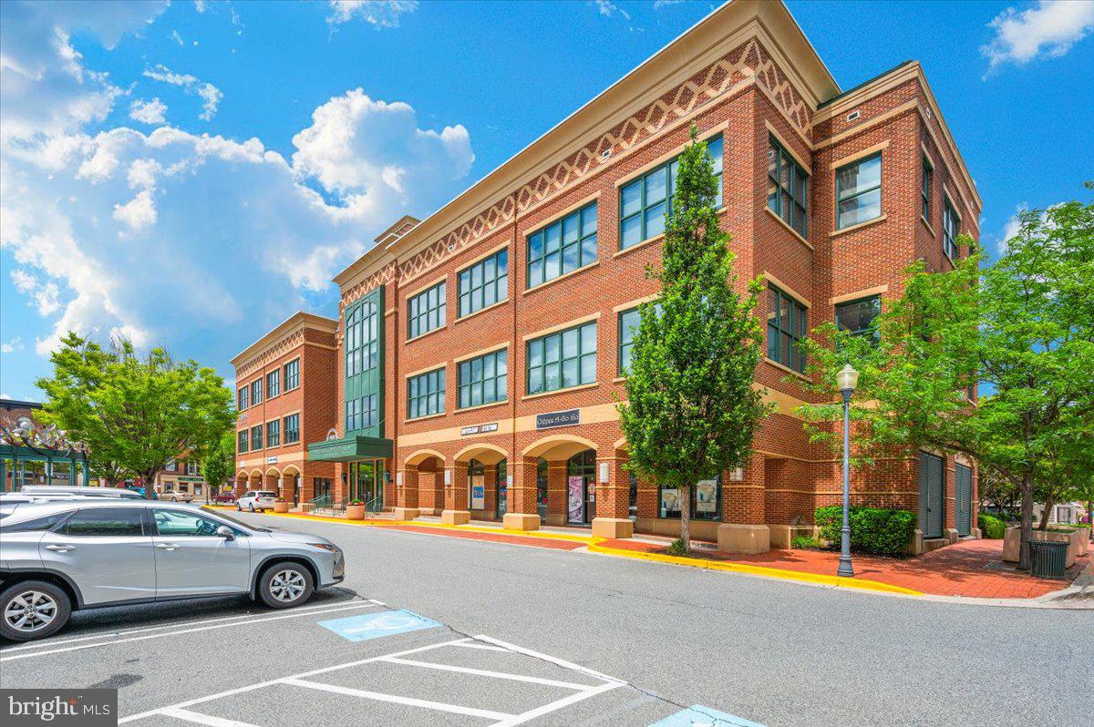 THE COLONNADE AT KENTLANDS - Residential