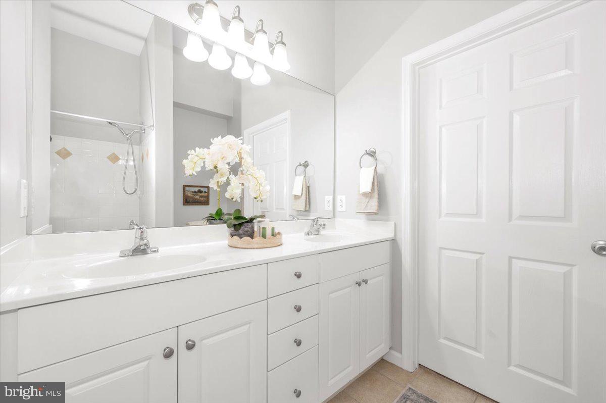 THE COLONNADE AT KENTLANDS - Residential