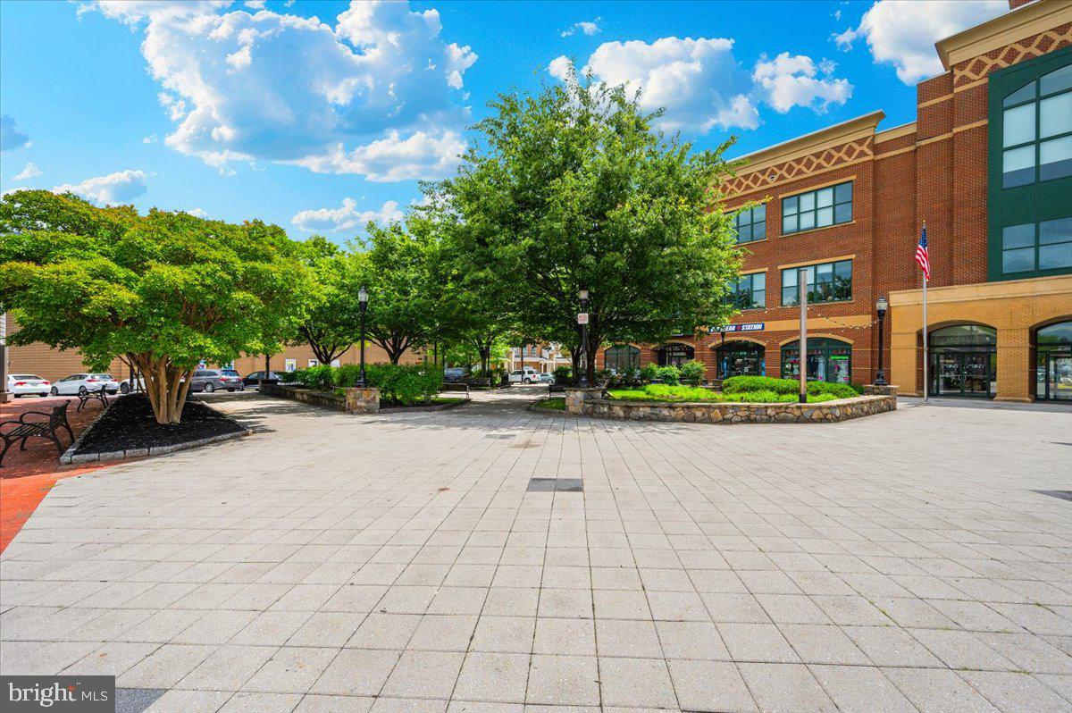THE COLONNADE AT KENTLANDS - Residential