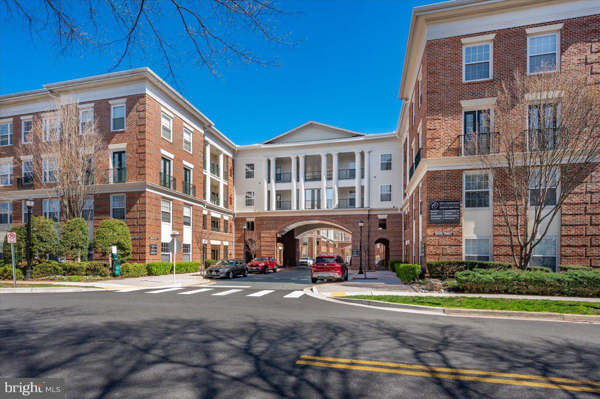 THE COLONNADE AT KENTLANDS - Residential