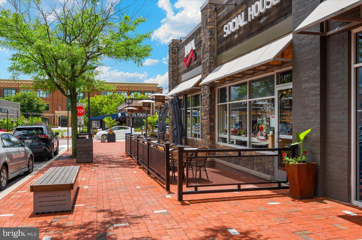 THE COLONNADE AT KENTLANDS - Residential