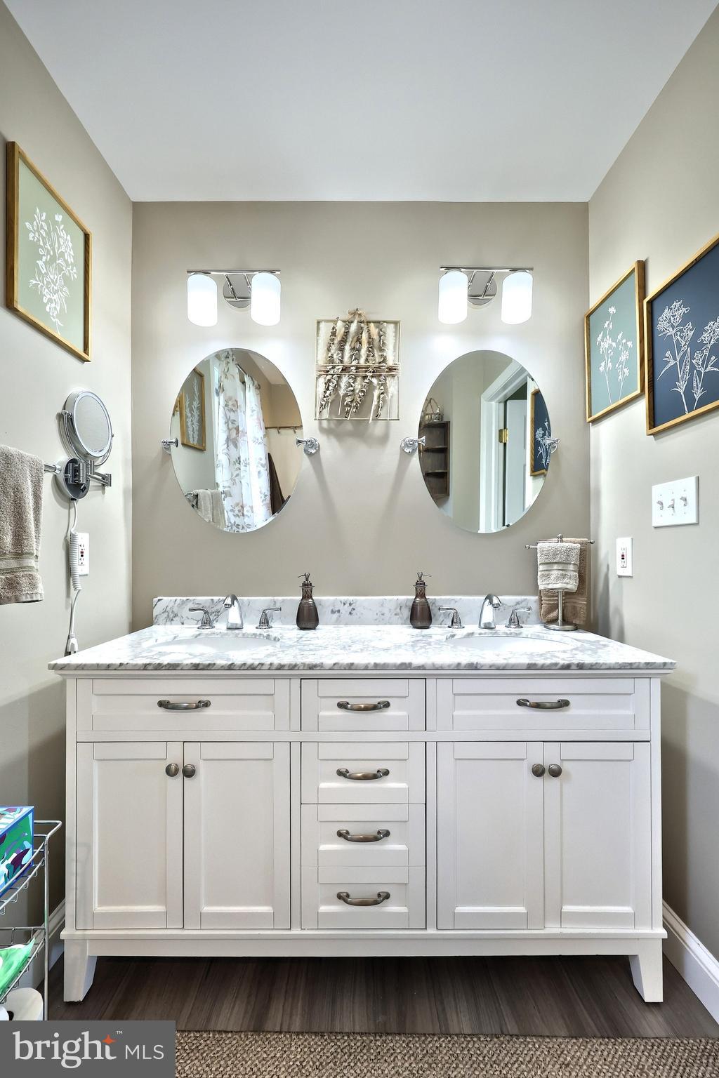 WINDSOR CROSSING - Residential