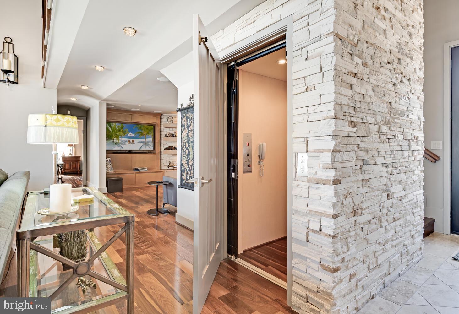 COVE CREEK CLUB - Residential