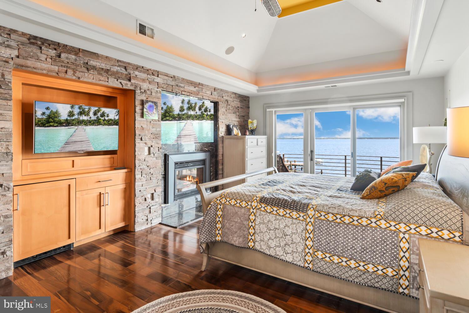 COVE CREEK CLUB - Residential