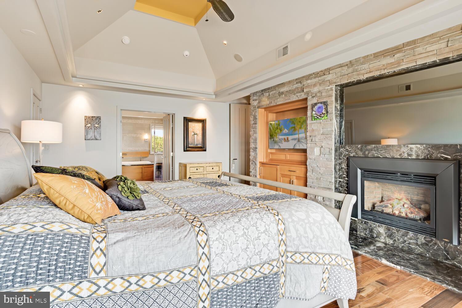 COVE CREEK CLUB - Residential