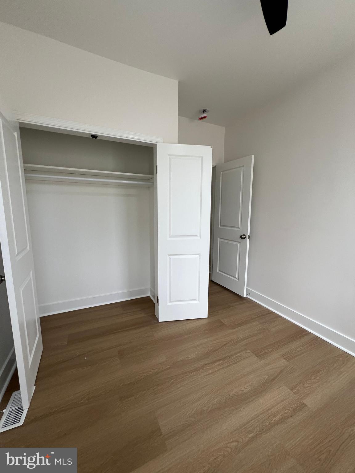 BARCLAY - Residential Lease