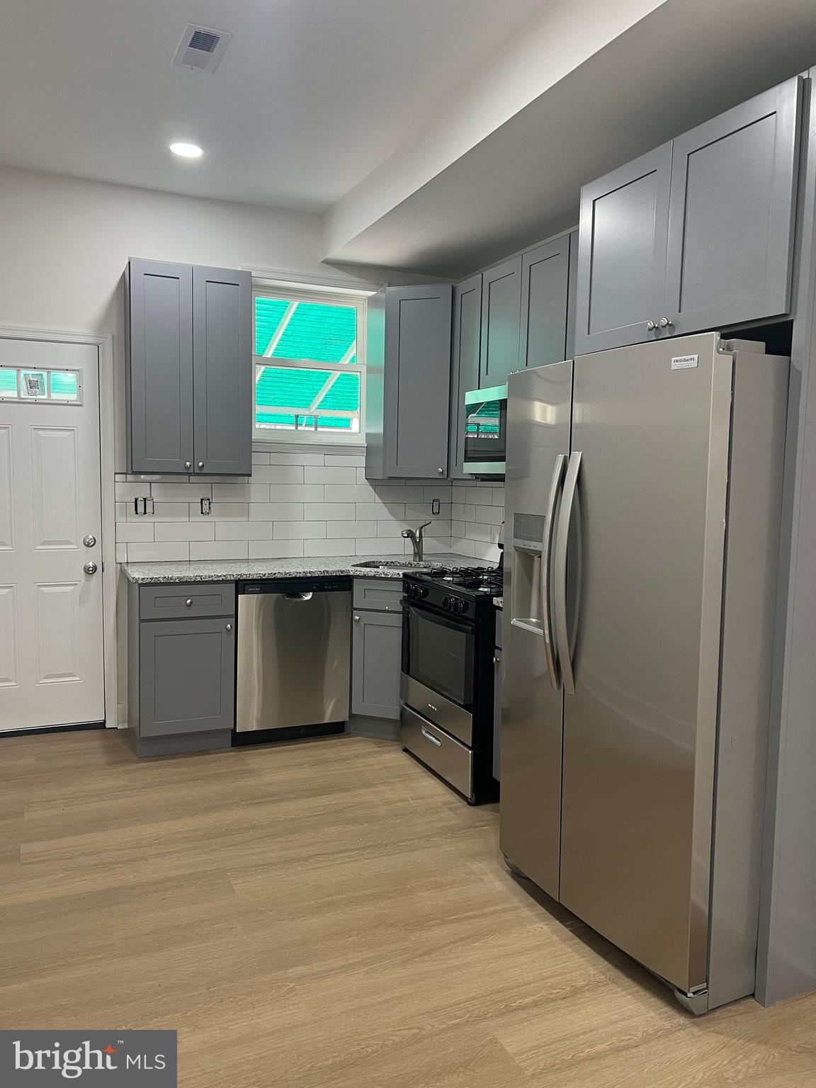 BARCLAY - Residential Lease