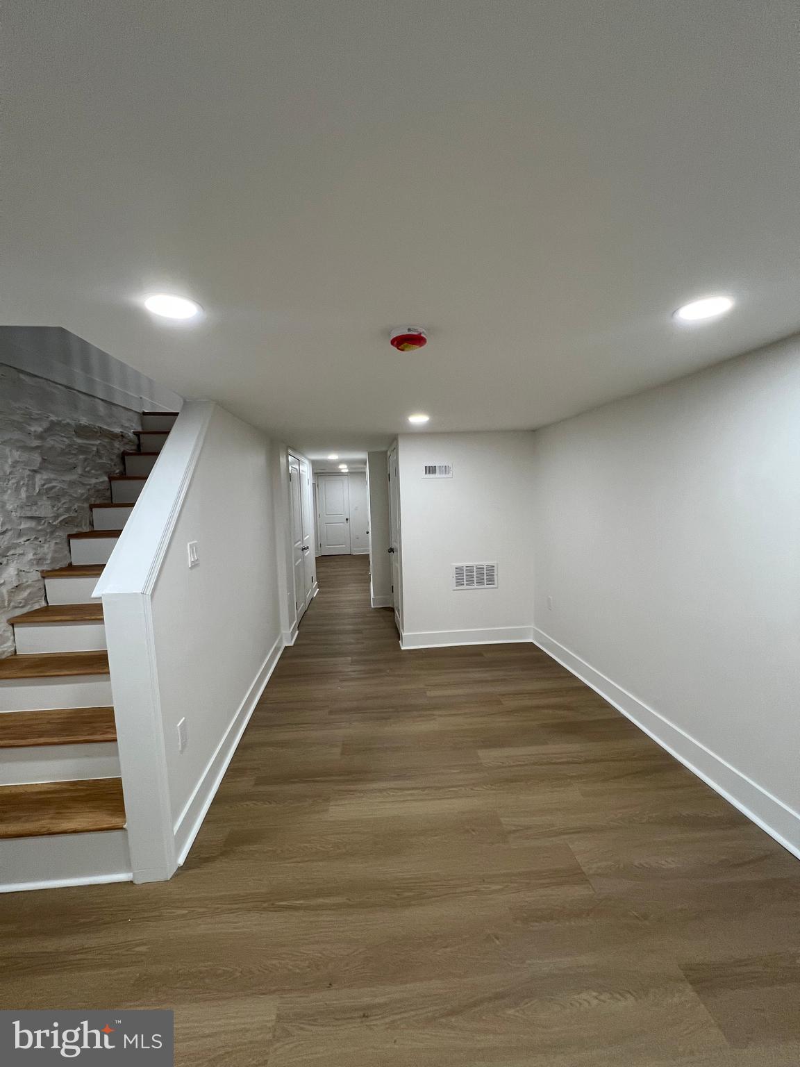 BARCLAY - Residential Lease