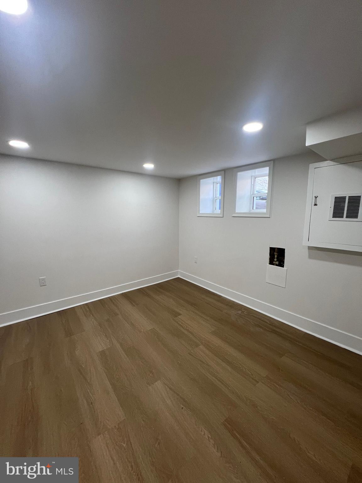 BARCLAY - Residential Lease