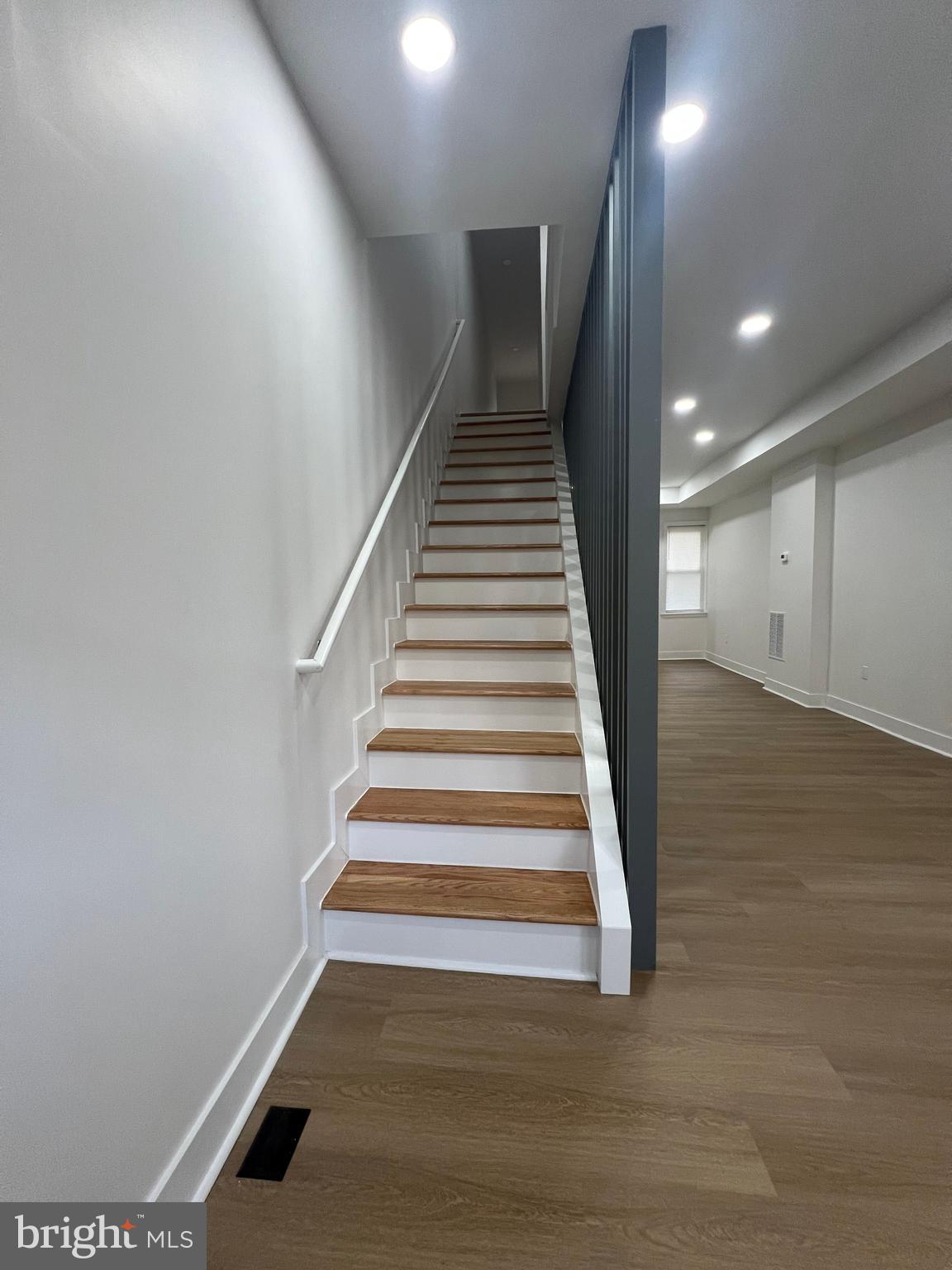 BARCLAY - Residential Lease