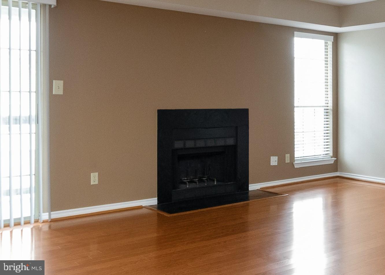 PENDERBROOK SQUARE CONDOMINIUMS - Residential