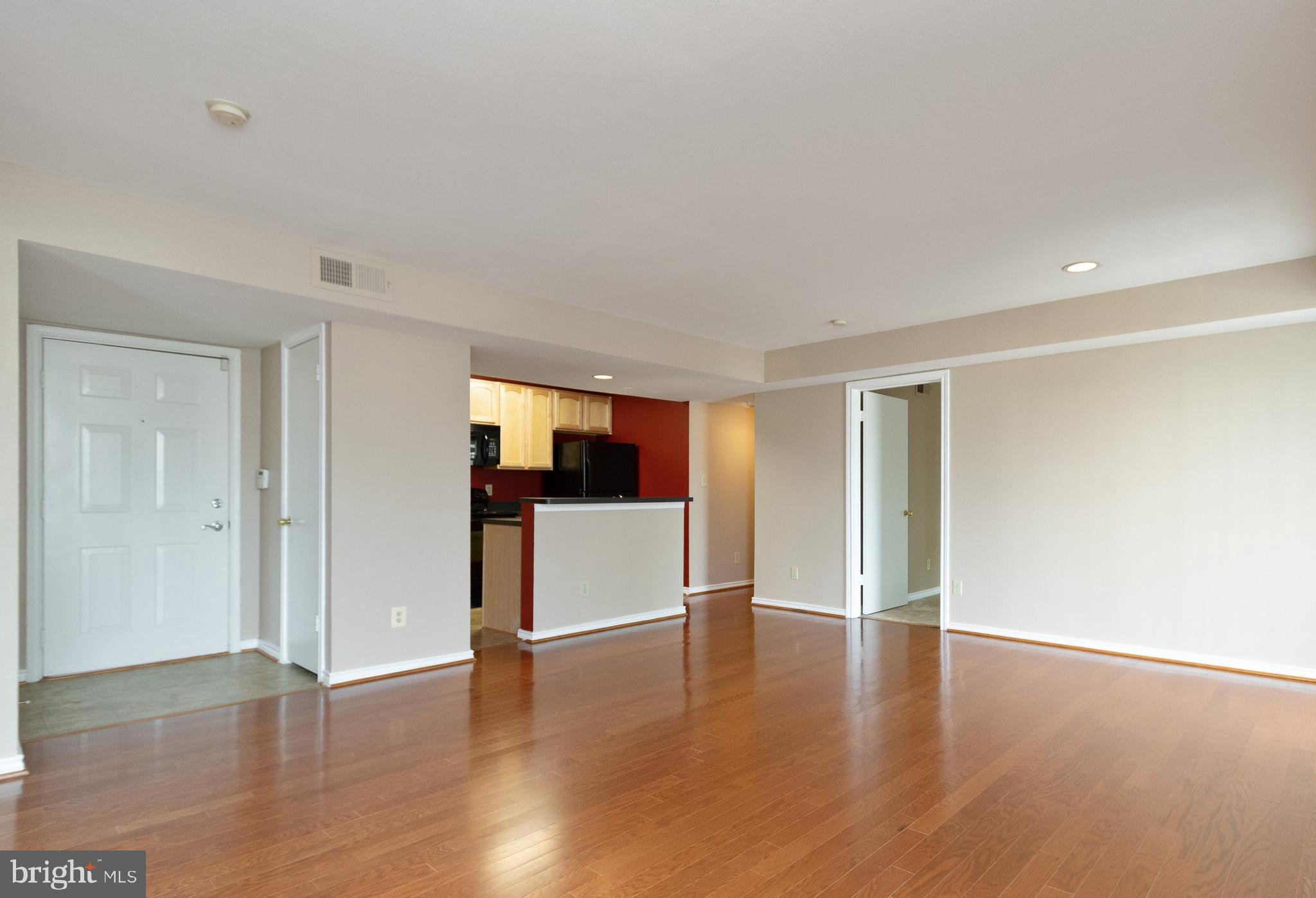 PENDERBROOK SQUARE CONDOMINIUMS - Residential