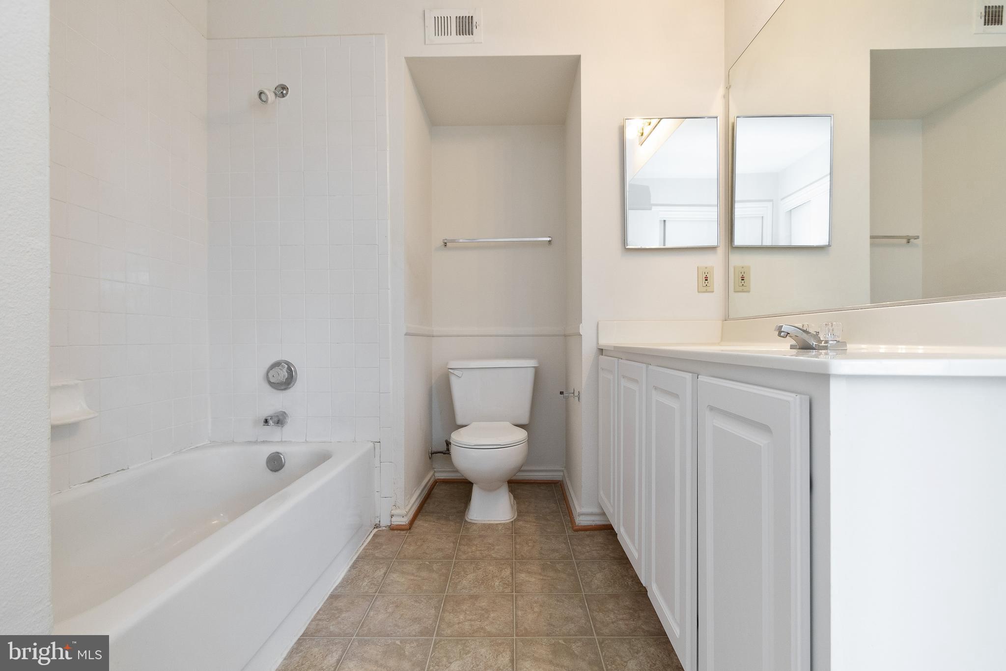 PENDERBROOK SQUARE CONDOMINIUMS - Residential