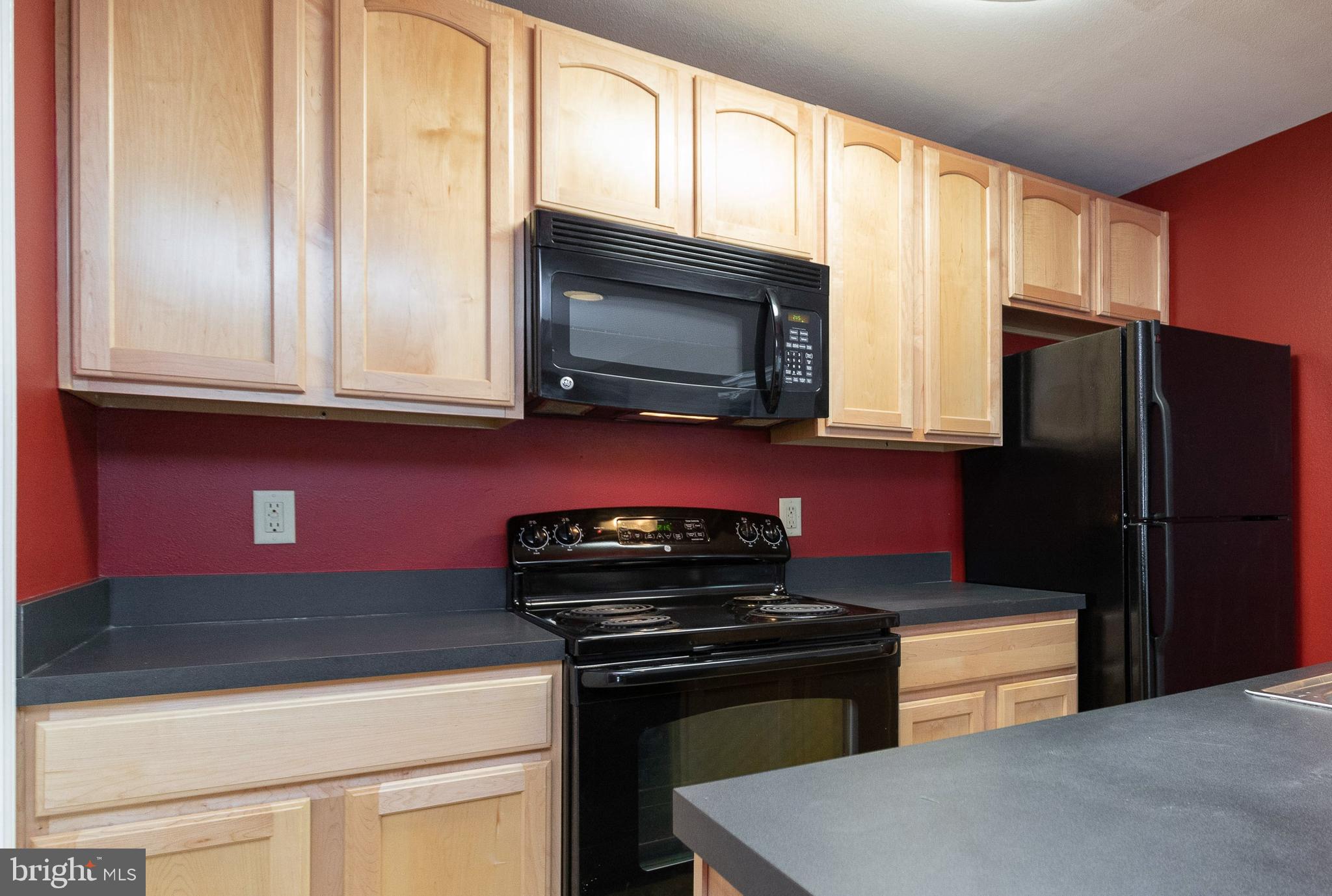 PENDERBROOK SQUARE CONDOMINIUMS - Residential