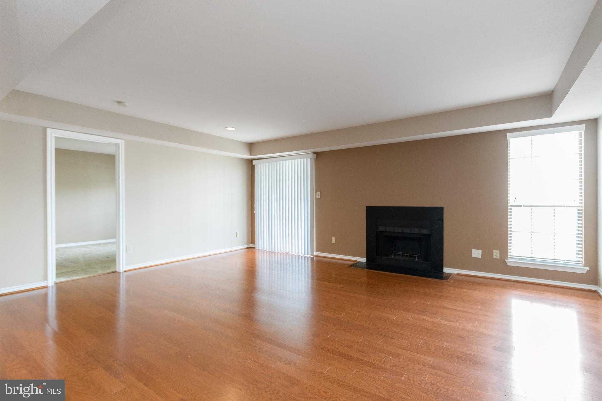 PENDERBROOK SQUARE CONDOMINIUMS - Residential