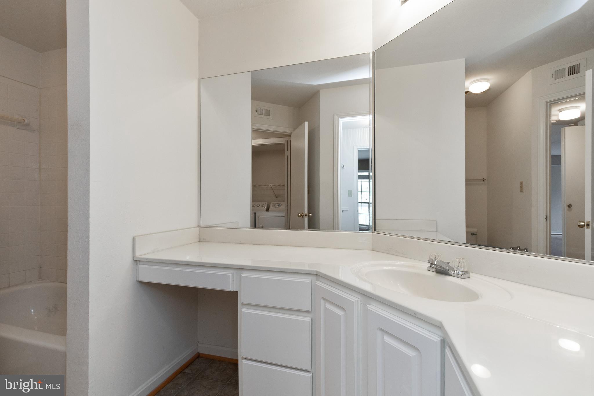 PENDERBROOK SQUARE CONDOMINIUMS - Residential