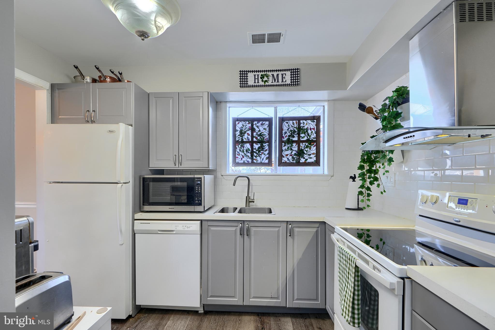 MOORES MILL MANOR - Residential