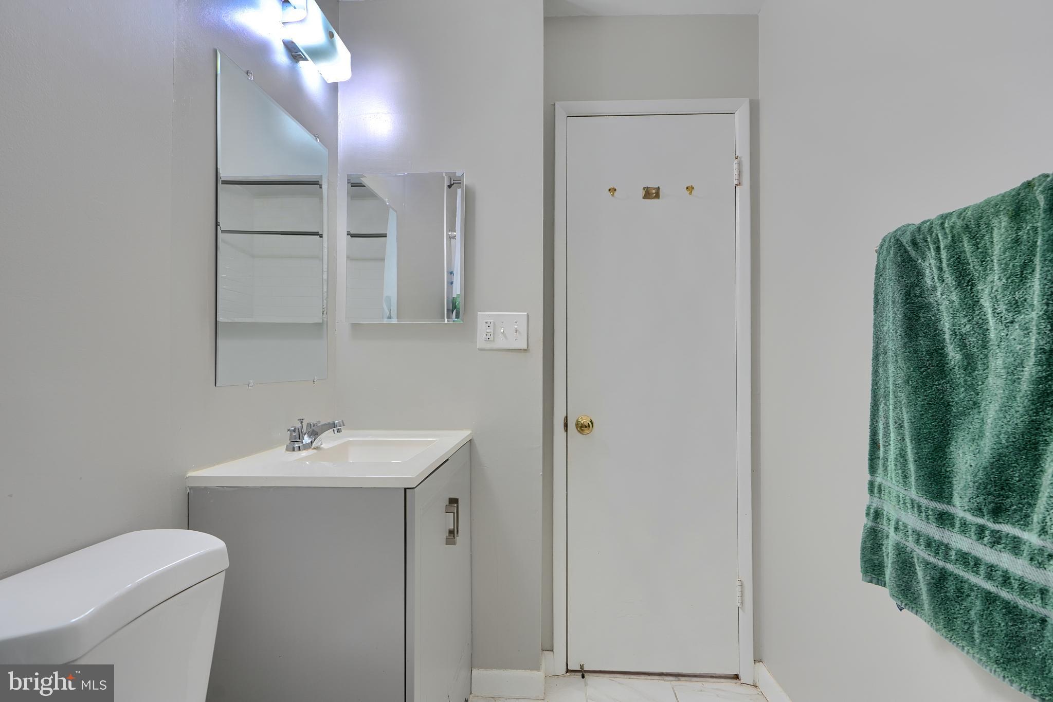 MOORES MILL MANOR - Residential