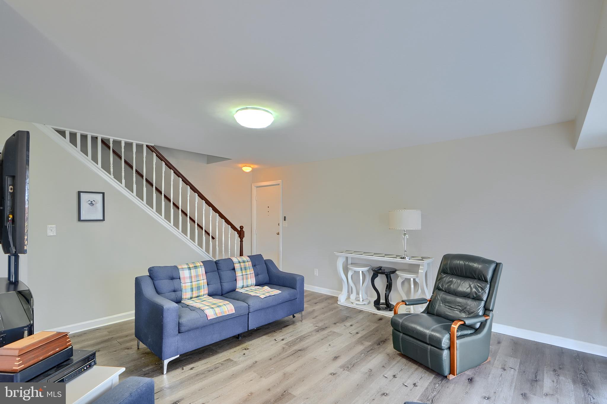 MOORES MILL MANOR - Residential