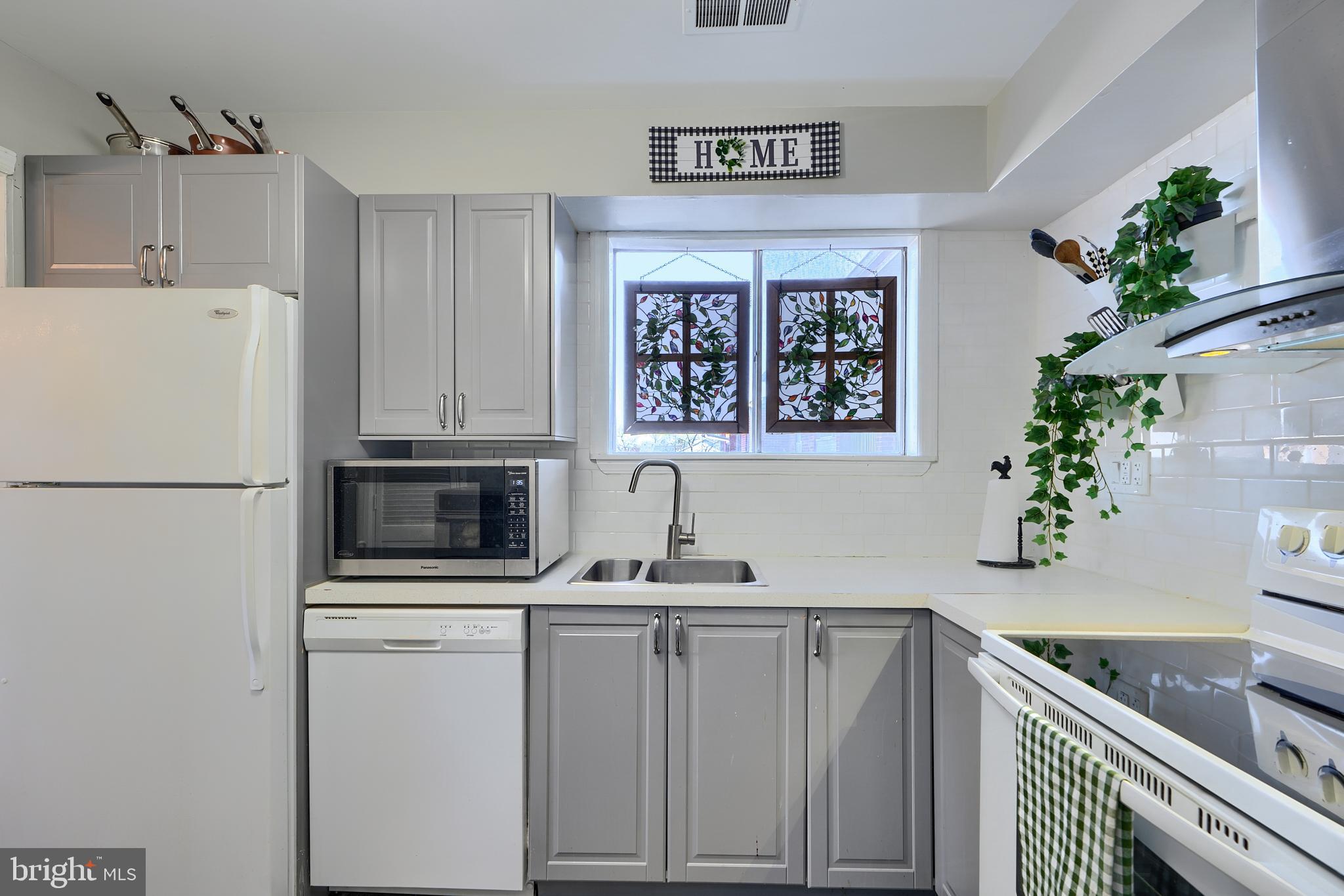 MOORES MILL MANOR - Residential