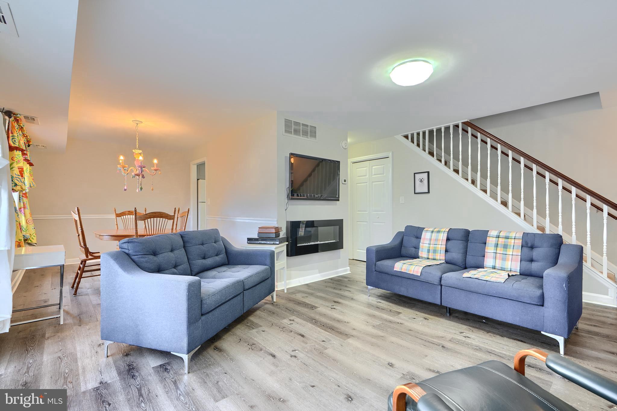 MOORES MILL MANOR - Residential