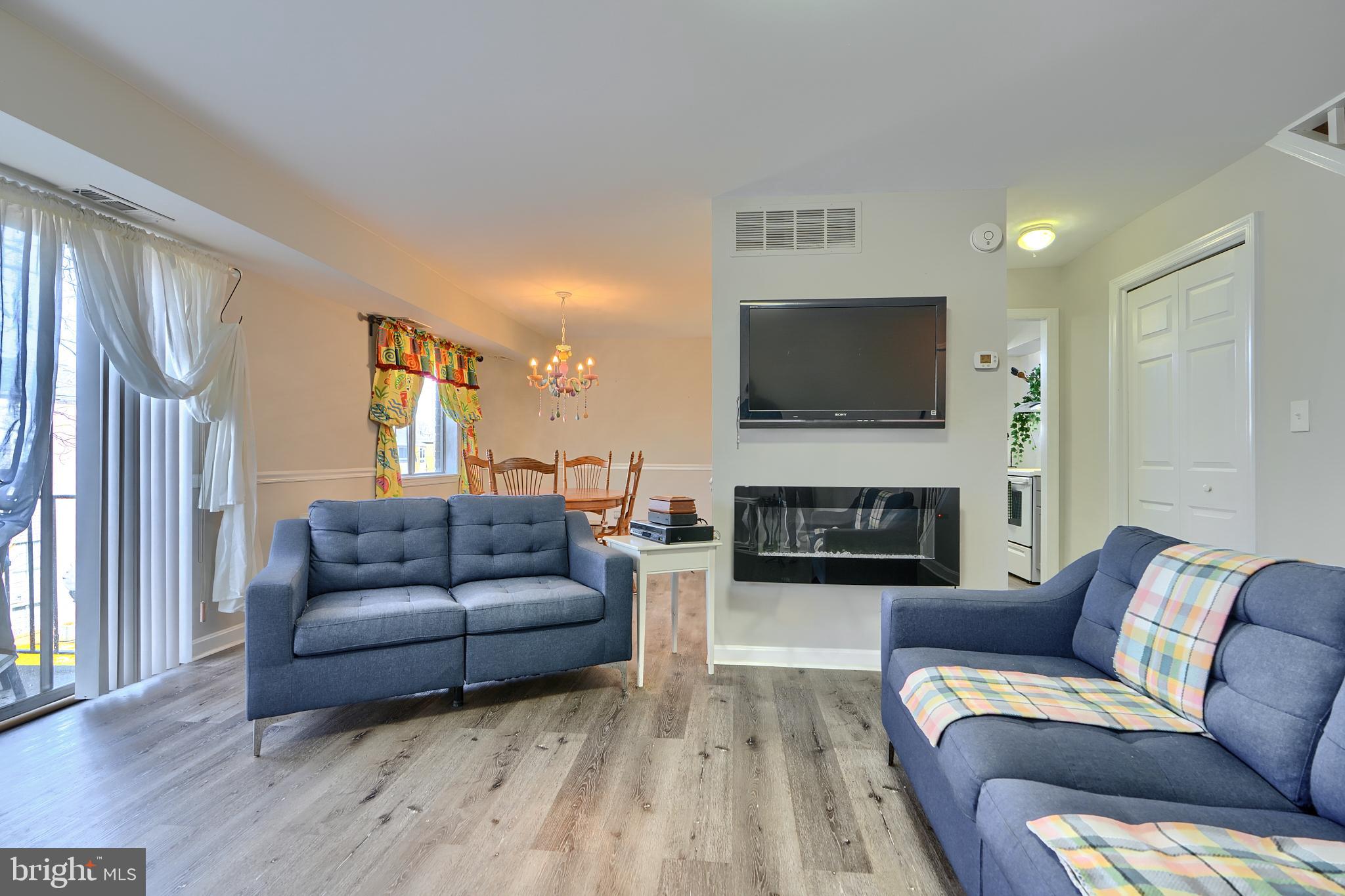 MOORES MILL MANOR - Residential