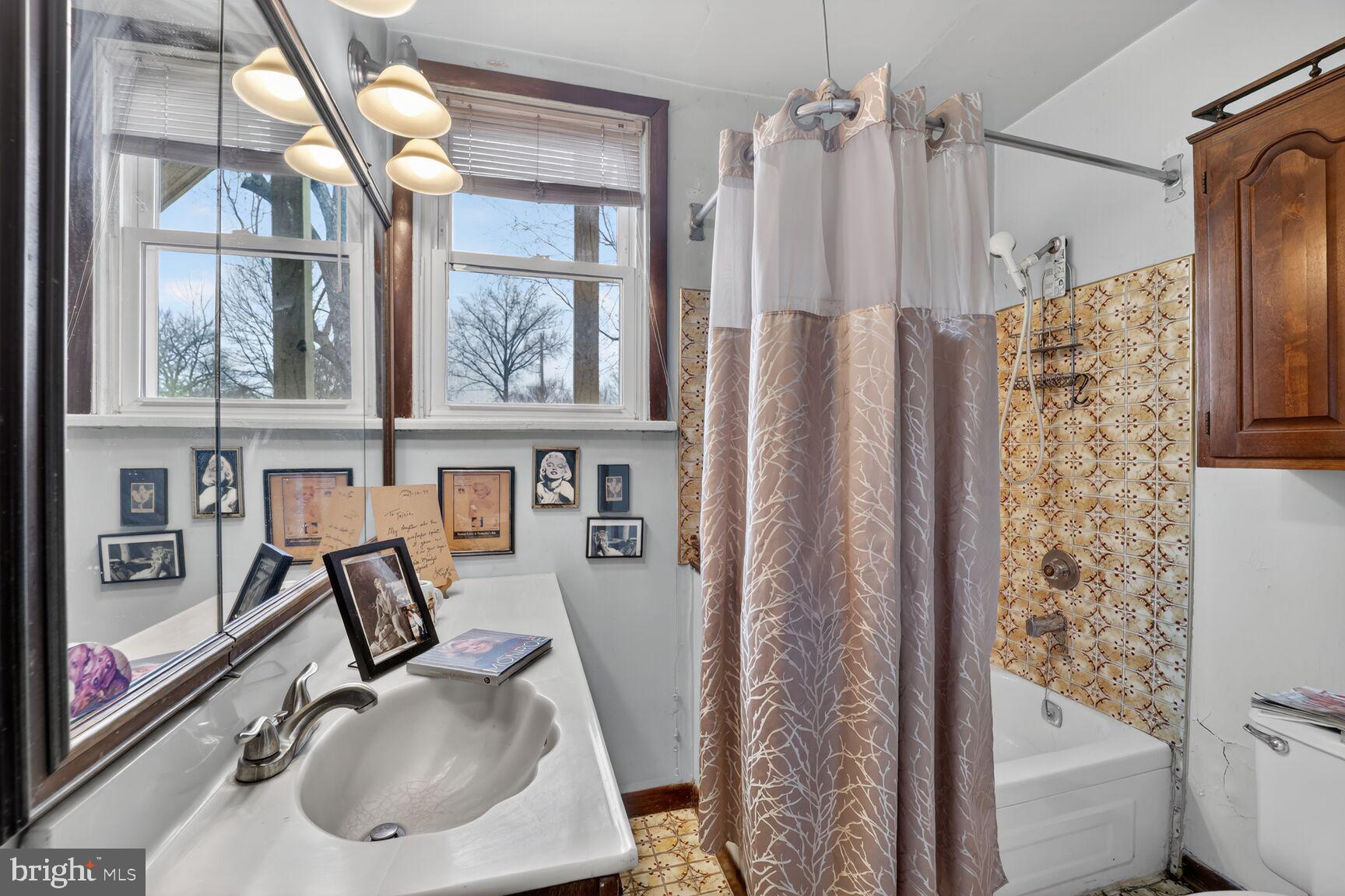 RIVERDALE PARK - Residential