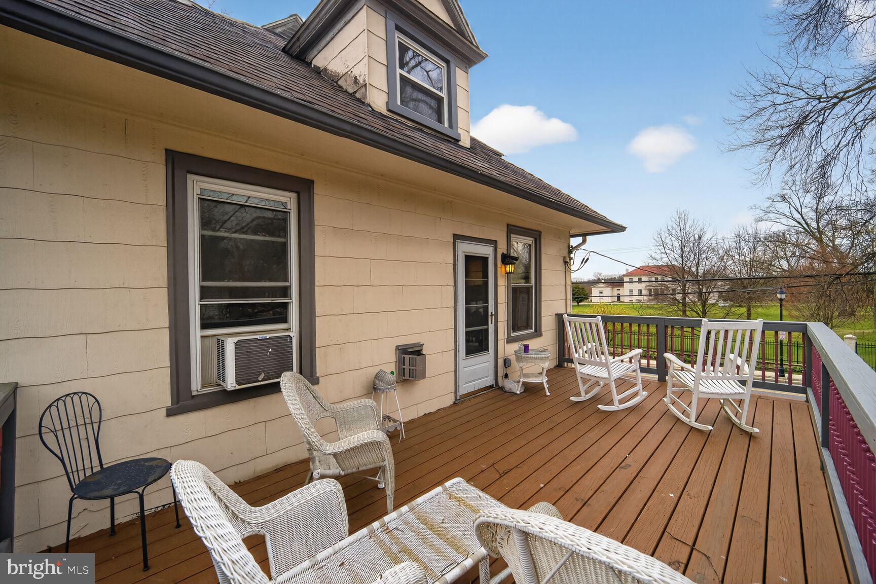 RIVERDALE PARK - Residential