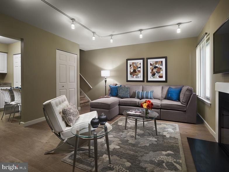 CREEKSIDE AT BLUE BELL - Residential Lease