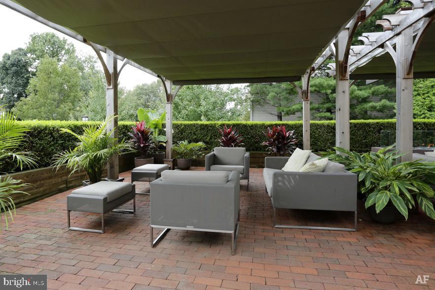 CREEKSIDE AT BLUE BELL - Residential Lease