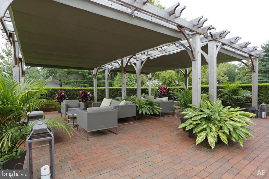 CREEKSIDE AT BLUE BELL - Residential Lease