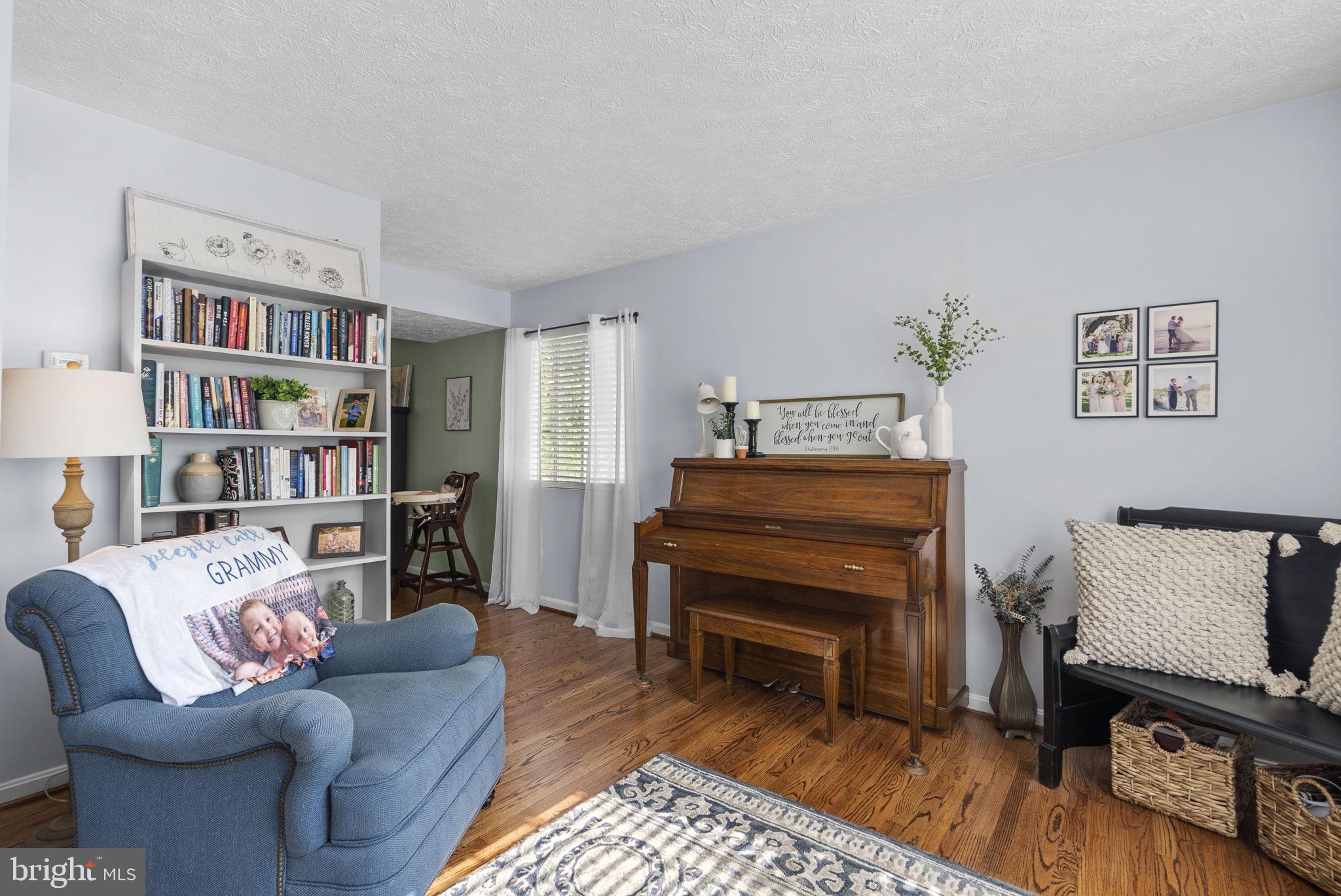 7111 RUMFORD DRIVE