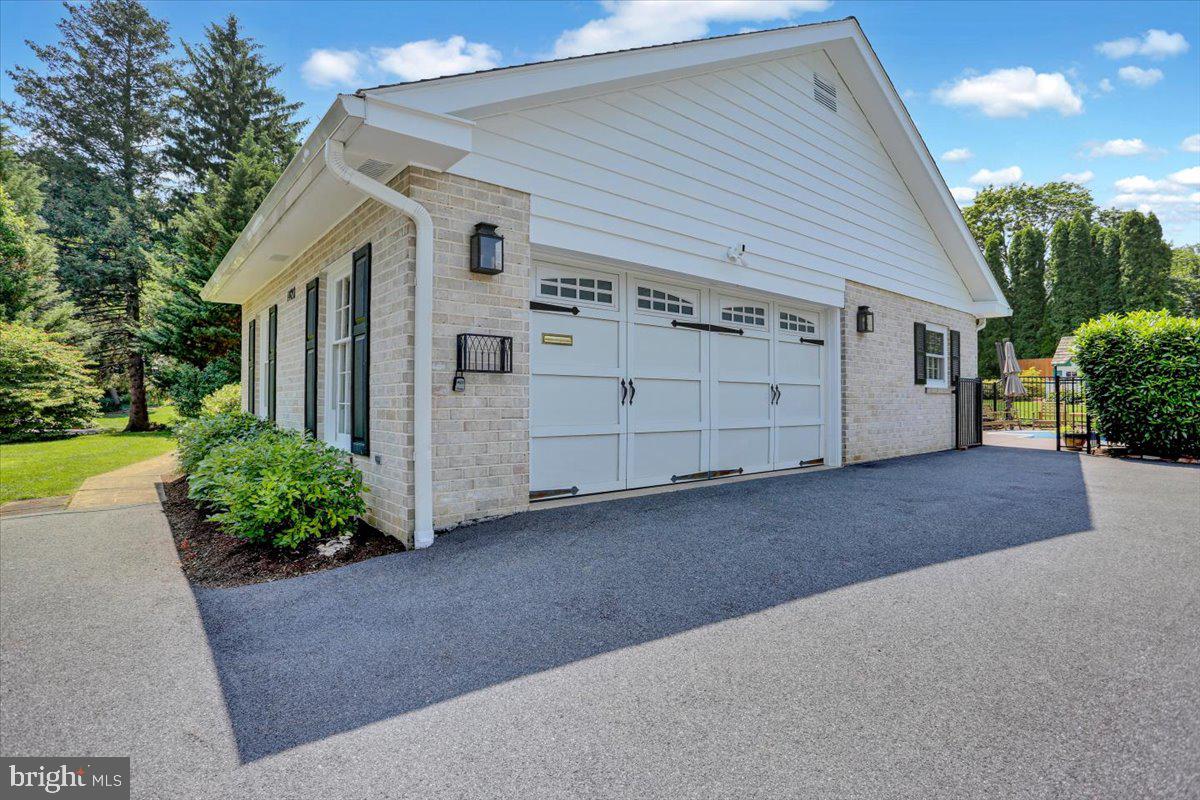 SCHOOL LANE HILLS - Residential