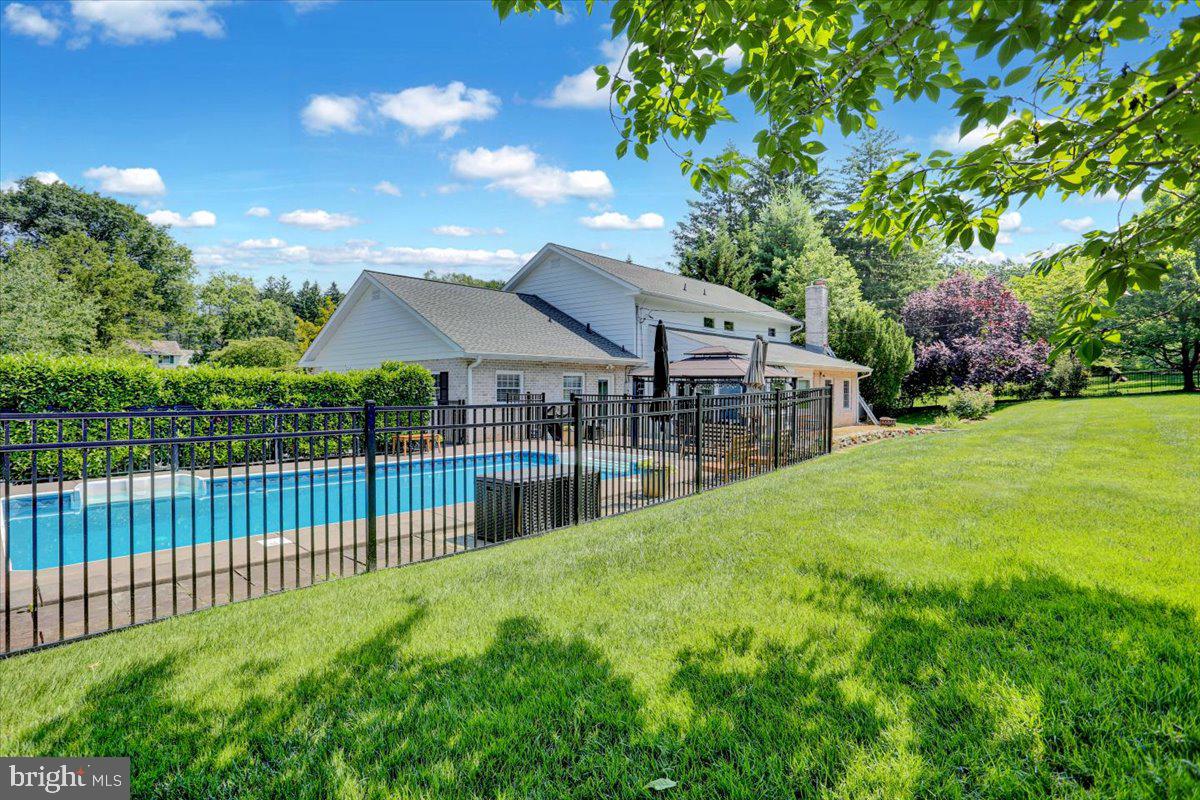 SCHOOL LANE HILLS - Residential